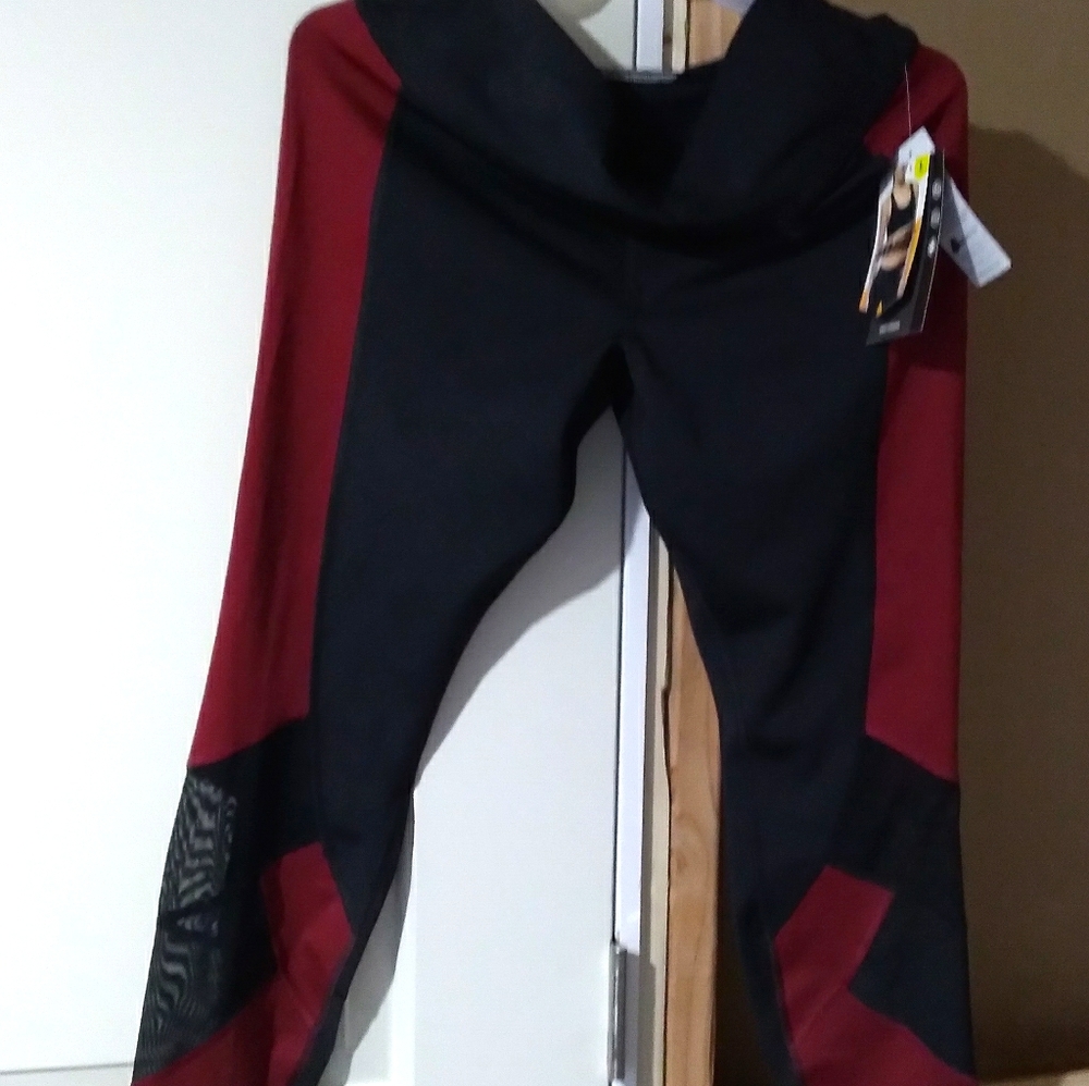 NEW  legging  color is like burgundy & black sell as it is